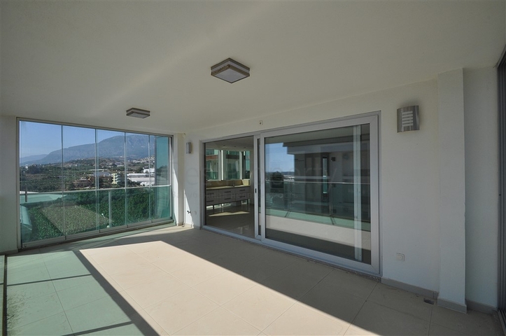 Трехкомнатная квартира в районе Каргыджак