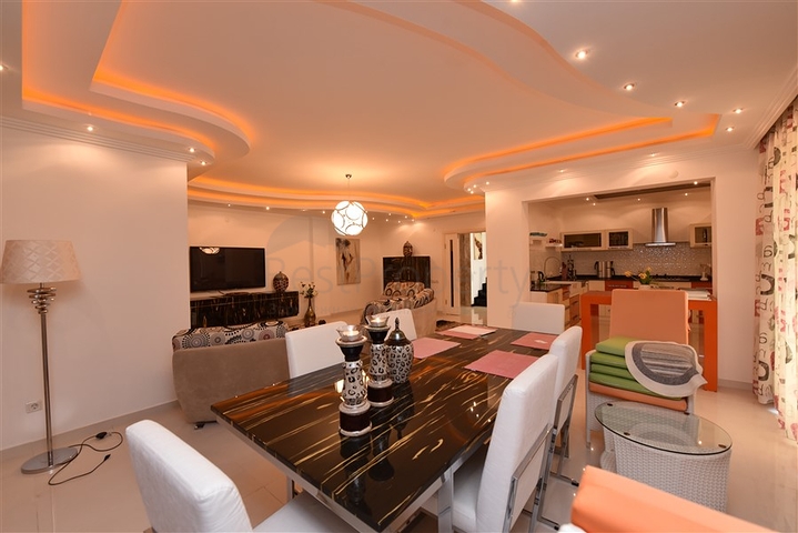 Пентхаус 4+1 в центре Аланьи