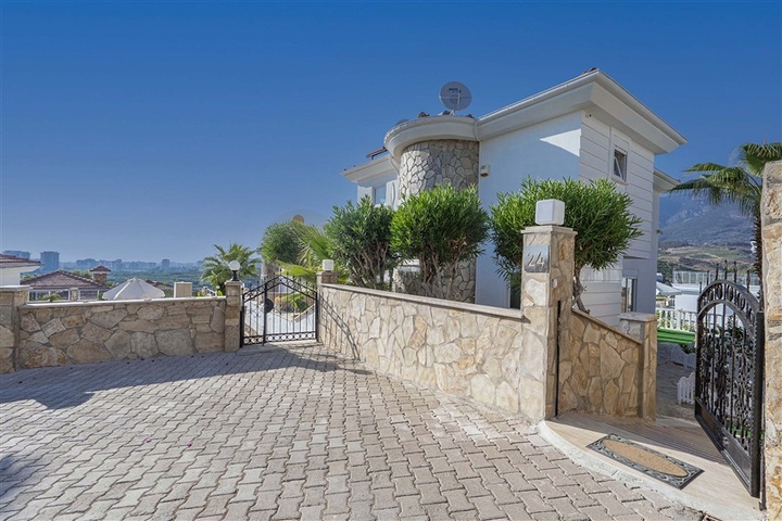 Двухэтажная вилла 3+1 с видом на море