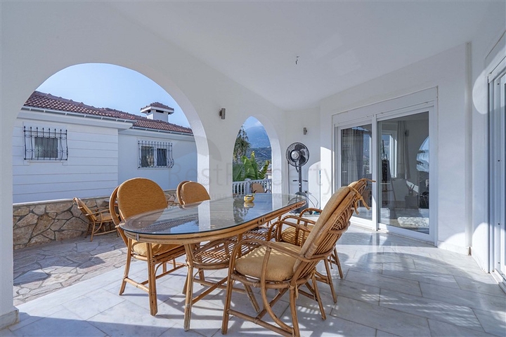 Двухэтажная вилла 3+1 с видом на море