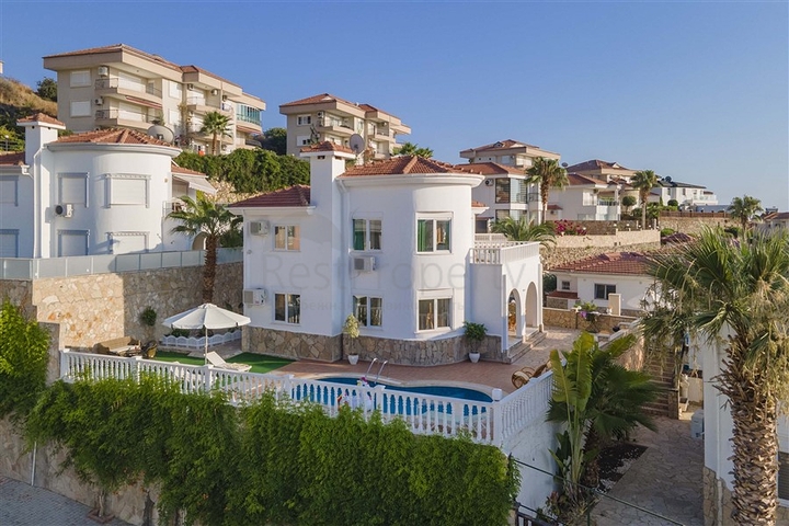 Двухэтажная вилла 3+1 с видом на море