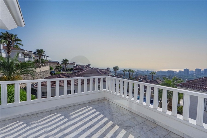 Двухэтажная вилла 3+1 с видом на море