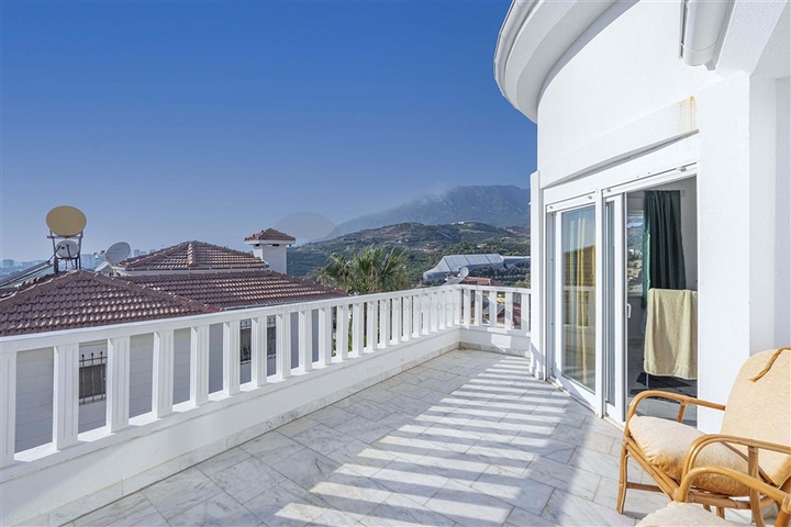 Двухэтажная вилла 3+1 с видом на море