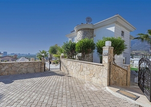 Двухэтажная вилла 3+1 с видом на море