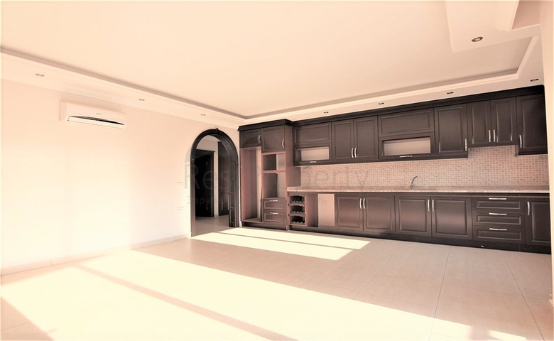 Трехкомнатная квартира в 100 метрах от моря