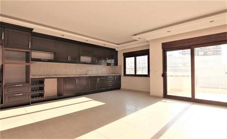 Трехкомнатная квартира в 100 метрах от моря