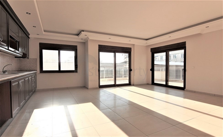 Трехкомнатная квартира в 100 метрах от моря