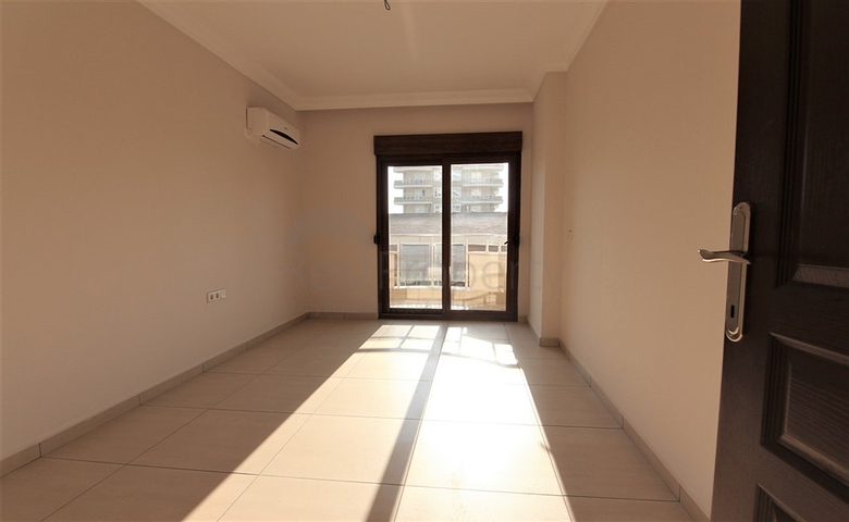 Трехкомнатная квартира в 100 метрах от моря