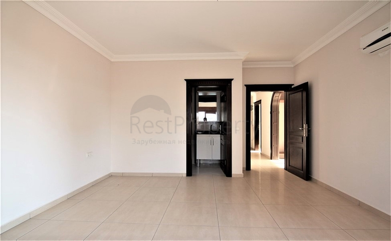 Трехкомнатная квартира в 100 метрах от моря