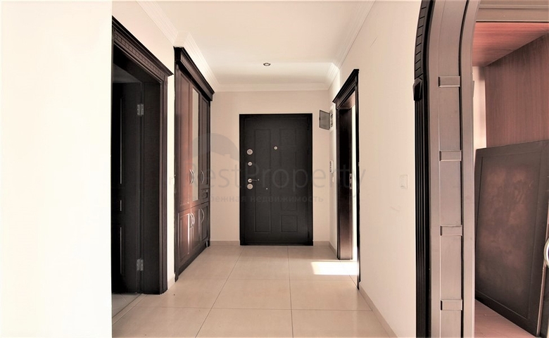 Трехкомнатная квартира в 100 метрах от моря