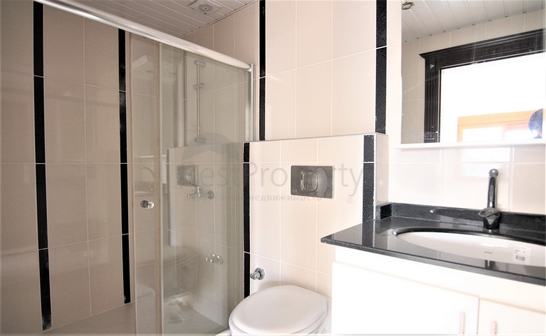 Трехкомнатная квартира в 100 метрах от моря