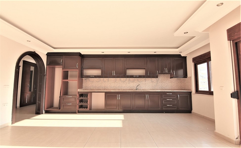 Трехкомнатная квартира в 100 метрах от моря