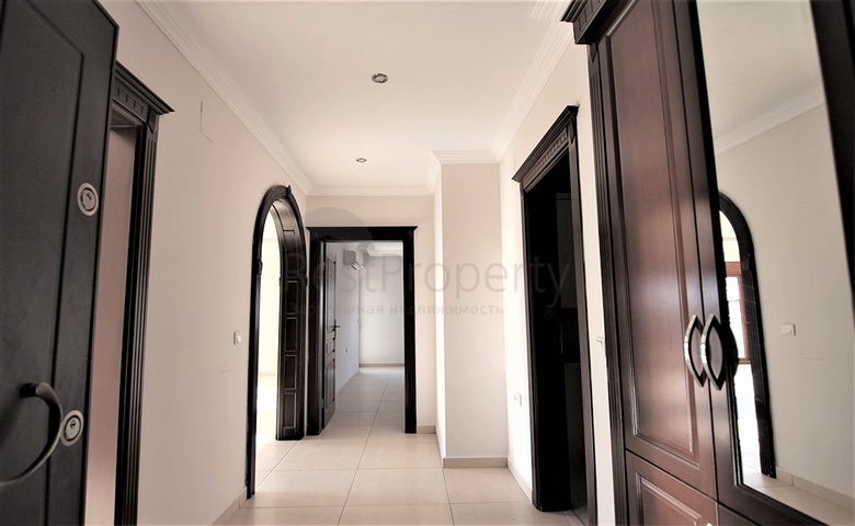 Трехкомнатная квартира в 100 метрах от моря