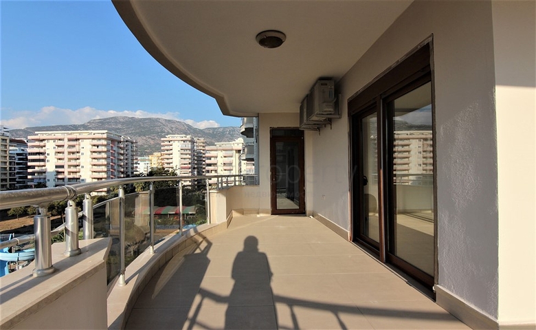 Трехкомнатная квартира в 100 метрах от моря