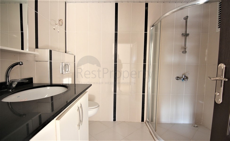 Трехкомнатная квартира в 100 метрах от моря