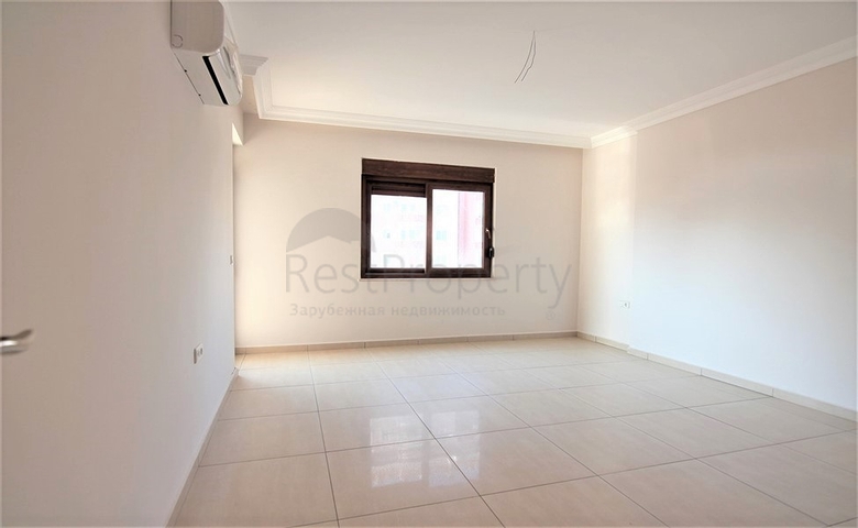 Трехкомнатная квартира в 100 метрах от моря