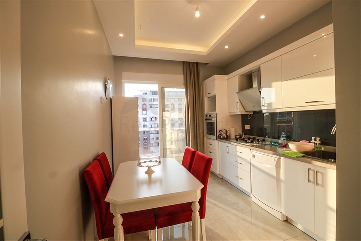 Трехкомнатная квартира в районе Махмутлар в 500 метрах от моря