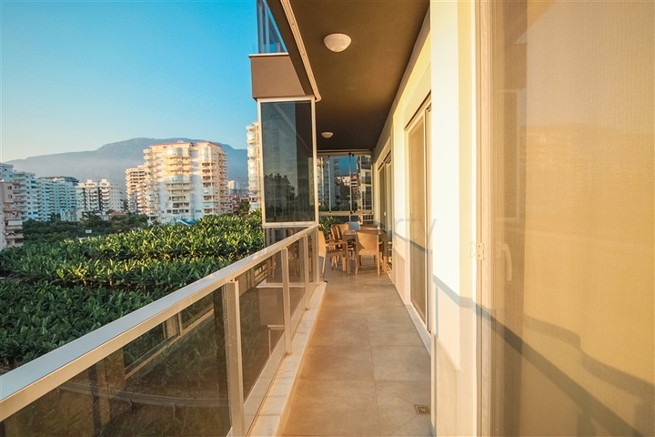 Трехкомнатная квартира в районе Махмутлар в 500 метрах от моря