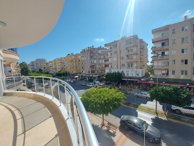 Трехкомнатная квартира в районе Махмутлар планировкой 2+1