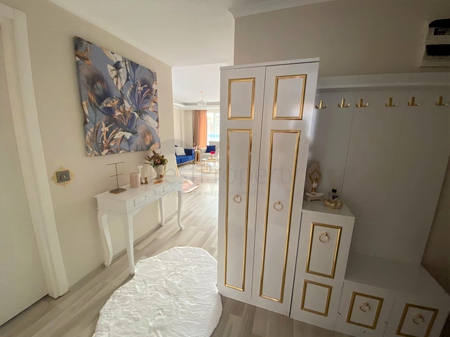 Уютная трехкомнатная квартира с мебелью