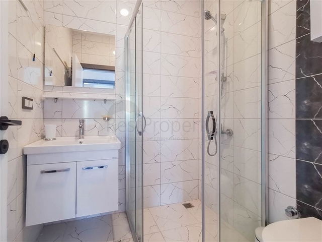 Меблированная квартира планировки 1+1 в 15 минутах от моря