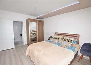 Трехкомнатная квартира с мебелью