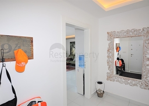 Трехкомнатная квартира с мебелью