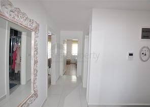 Трехкомнатная квартира с мебелью