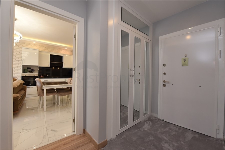 Трехкомнатная квартира с мебелью планировкой 2+1