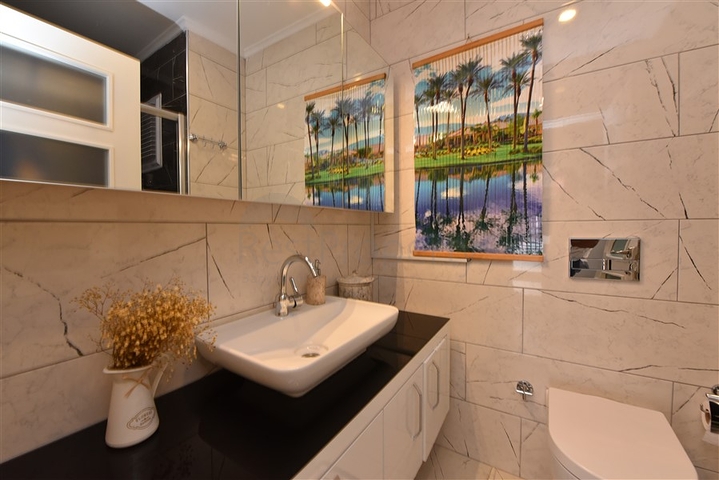 Трехкомнатная квартира с мебелью планировкой 2+1