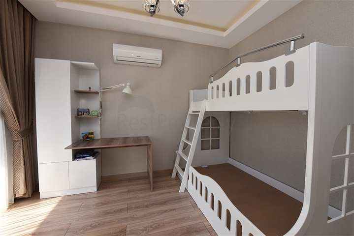 Трехкомнатная квартира с мебелью планировкой 2+1