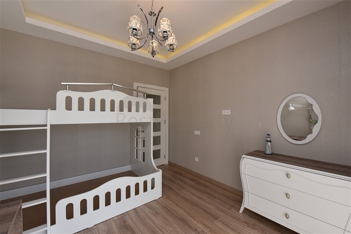 Трехкомнатная квартира с мебелью планировкой 2+1