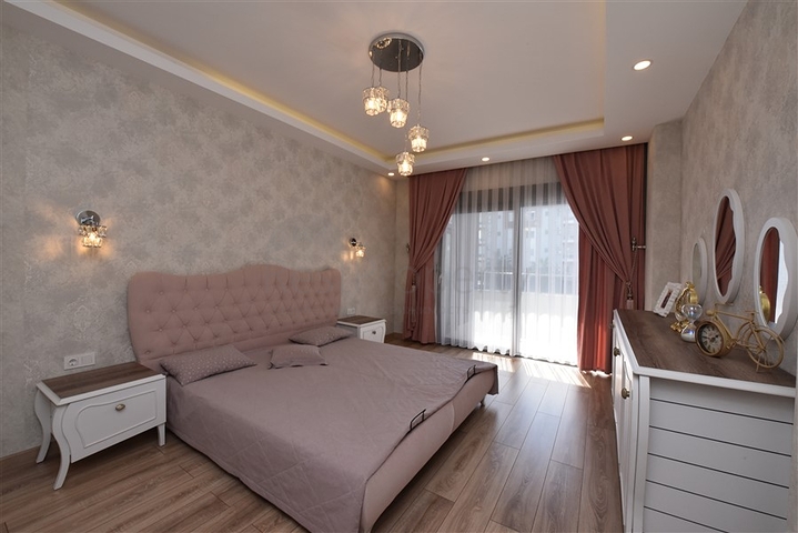 Трехкомнатная квартира с мебелью планировкой 2+1