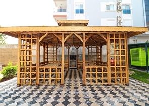 Трехкомнатная квартира с мебелью планировкой 2+1