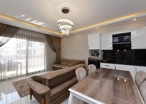 Трехкомнатная квартира с мебелью планировкой 2+1