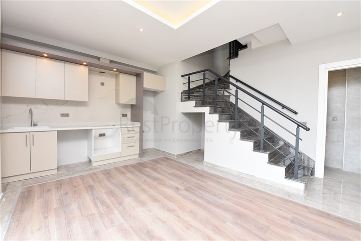 Просторный дуплекс 3+2 в центре Алании