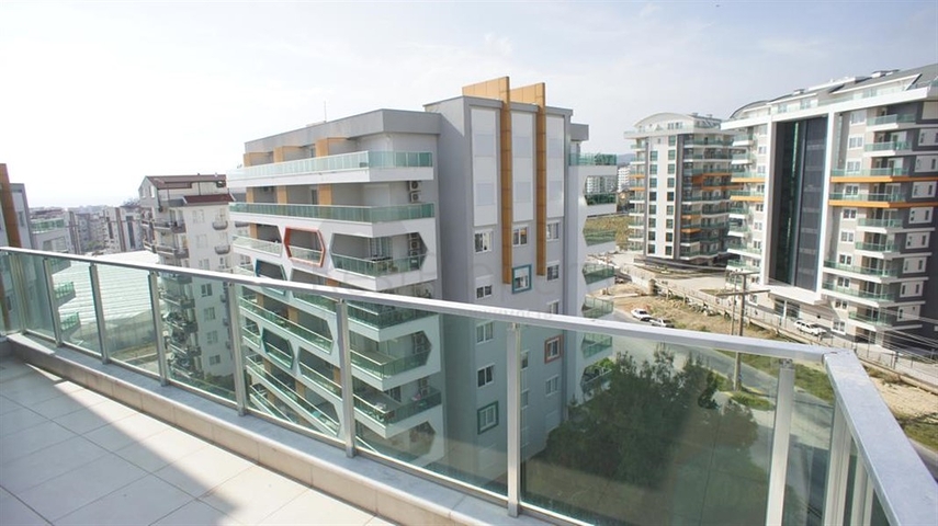 Просторная квартира планировкой 4+1 в районе Авсаллар