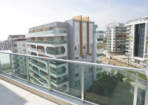 Просторная квартира планировкой 4+1 в районе Авсаллар