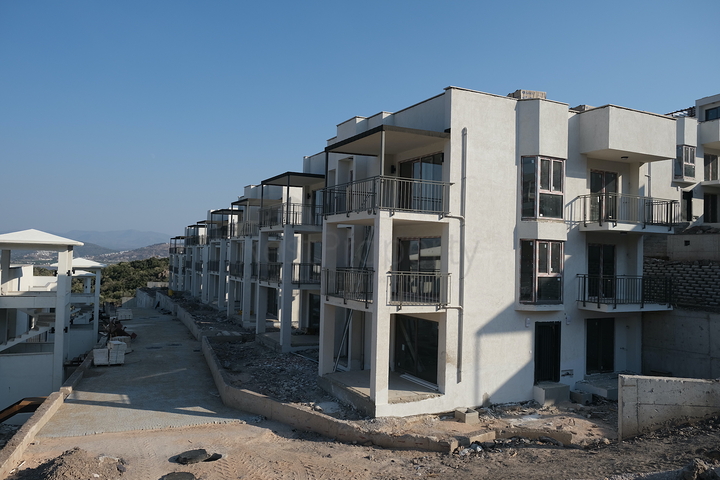 Комфортабельные апартаменты 2+1  в комплексе с видом на озеро и горы в районе Богазичи