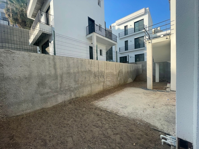 Комфортабельные апартаменты 2+1  в комплексе с видом на озеро и горы в районе Богазичи