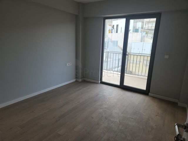 Комфортабельные апартаменты 2+1  в комплексе с видом на озеро и горы в районе Богазичи