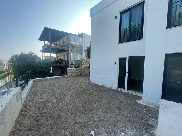 Комфортабельные апартаменты 2+1  в комплексе с видом на озеро и горы в районе Богазичи