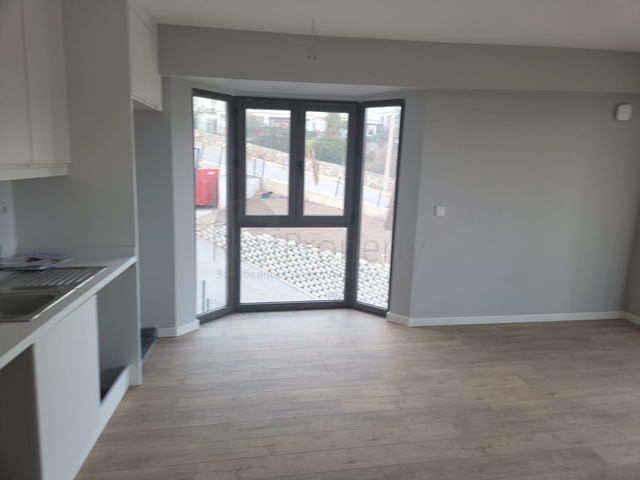 Комфортабельные апартаменты 2+1  в комплексе с видом на озеро и горы в районе Богазичи