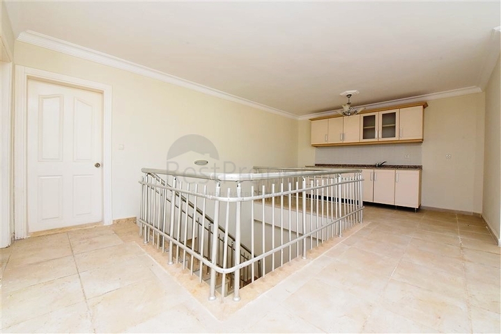 Квартира планировкой 4+1 с отдельной кухней в Махмутларе