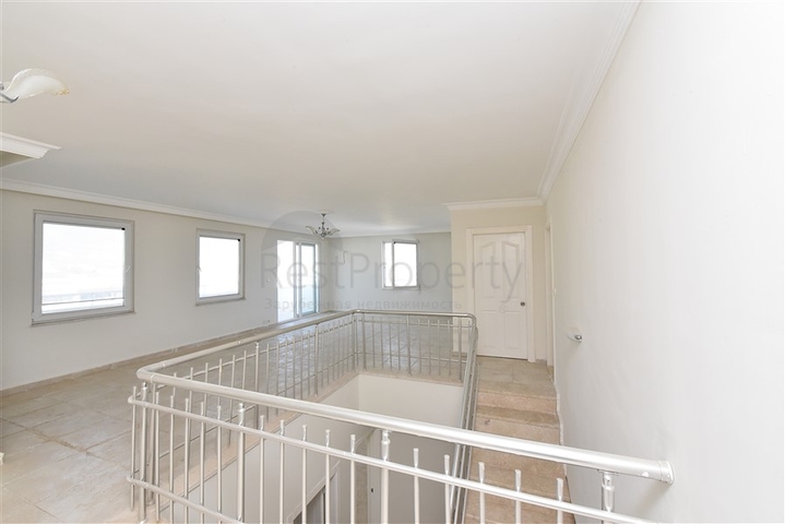 Квартира планировкой 4+1 с отдельной кухней в Махмутларе