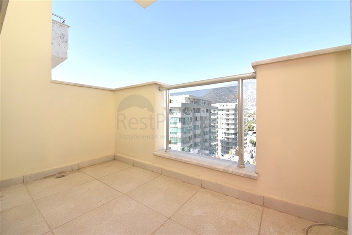 Квартира планировкой 4+1 с отдельной кухней в Махмутларе