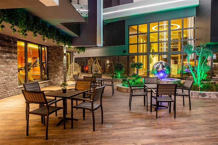 Уютная двухкомнатная квартира премиального сегмента в районе Клеопатра