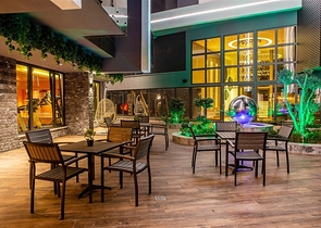 Уютная двухкомнатная квартира премиального сегмента в районе Клеопатра