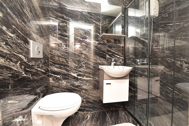 Просторная квартира на первой береговой линии в районе Махмутлар