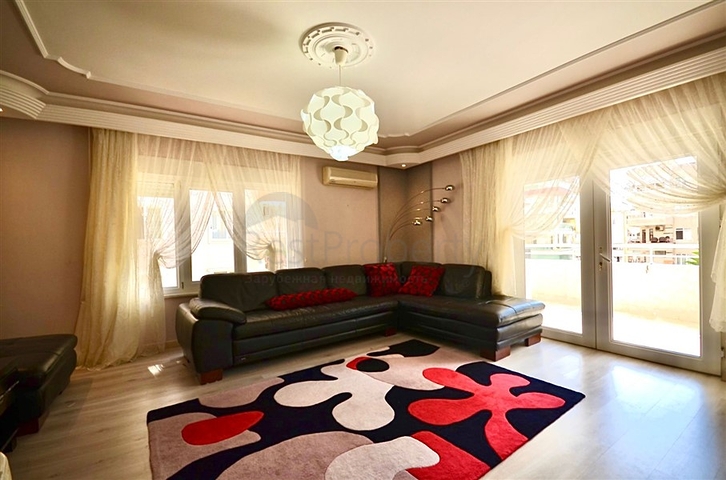 Просторная квартира 3+1 с мебелью и техникой в районе Махмутлар 